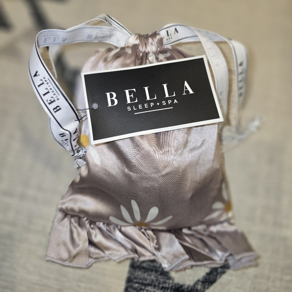 Bella Sleep + Spa Satin Pillowcase for Hair and Skin with Ruffle Trim, Daisy STD - Picture 2 of 7